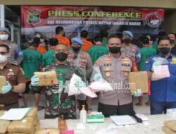 Polres Metro Jakarta Barat Musnahkan 165 Kg Ganja dan 4,5 Kg Sabu 