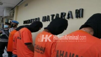 Polisi Datang Ibu dan Anak Asyik Berduaan di Kamar Kosan