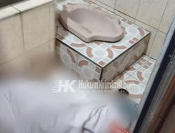 Polsek Kapetakan Evakuasi Orang Meninggal Dunia di Toilet Masjid