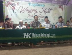 Camat Ngasem Saksikan Pagelaran Wayang Kulit, Sedekah Bumi Di Desa Kolong