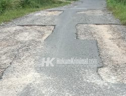 Jalan Keramat Kampung Pait Jaya RT 01 Dusun 6 Desa Belo Laut Rusak Parah