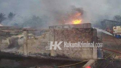 Gudang Penampungan BBM Ilegal Terbakar, Diduga Milik Oknum Polisi