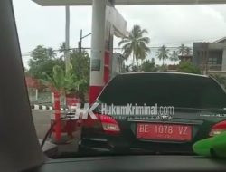 Oknum ASN yang Mengendarai Mobil Dinas, Terpantau oleh Ketua LPKNI saat Isi BBM Bersubsidi