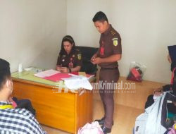 Tersangka Pembuang Anak di Bendungan Batu Tegi, Dilimpakan Satreskrim Polres Tanggamus ke Kejaksaan