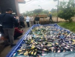 Jelang Nataru, Polres dan Jajaran Forkopimda Bojonegoro Musnahkan Ribuan Botol Miras