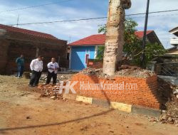 Diduga PT Tulus Asih Group Dinilai Penyebab Gapura di Kampung Pesisir Utara Ambruk