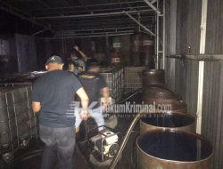 Penyimpangan Hukum BBM Jenis Solar Ilegal Di Kertapati Kota Palembang diamankan Polisi.