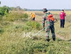 Dukung Program BBGRM, Babinsa Sumberrejo Bojonegoro bersama Warga Mlinjeng Karya Bakti bersama