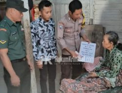 Tangis Haru Saat Bhabinkamtibmas Datang Berikan BLT DD Desa Kalisunber