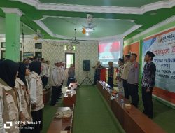 Kapolsek Ngasem, Iptu Karyoto Memberi Pembekalan Pengawas TPS Menjelang Pemilu 2024