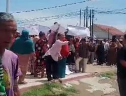 Demo Warga Desa Surakarta-Cirebon, Tuntut Kuwu Mundur dari Jabatannya