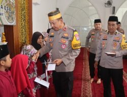 Kapolres Pasuruan Gelar Pembinaan Rohani Dan Pemberian Santunan Anak Yatim