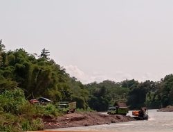 “Ketua Umum LSM Gmicak” Siapa Backing Tambang Pasir Dugaan Ilegal di Bantaran Sungai Berantas Tulungagung