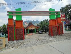 Kades Jari Bangun Gerbang Kantor Desa Anggaran Dari Bagi Hasil Pajak & Retribusi Daerah
