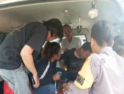 Bhabinkamtibmas Polres Tanggamus dan Babinsa Bantu Evakuasi ODGJ ke Rumah Sakit