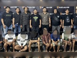 8 Pelaku 303 Judi Sabung Ayam di Gulung Polisi, Uang Tunai dan 3 ekor Ayam Diamankan”