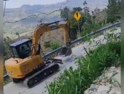Alat Berat Dari CV Cakra Widaya dijalankan Diatas Jalan Beton Atas Angin Sekar