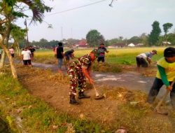 Serda Supriyono bersama Warga Klemunan, Bersihkan Lingkungan