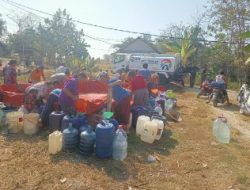 Kodim 0813 Bojonegoro Droping Air Bersih ke Warga Desa Sendangharjo Ngasem