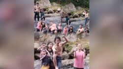 Berenang di Air Terjun Sinar Helaowo: Keindahan Alam yang Belum Mendapatkan Dukungan Penuh dari Pemerintah