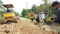 Bupati Anwar Sadat tinjau langsung Peningkatan Jalan Parit Pudin, Warga Antusias