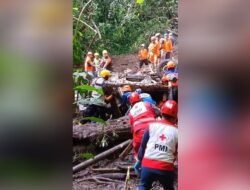 Berikut ini adalah daftar nama 10 Korban Meninggal dunia longsor di Cangar Pacet
