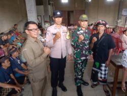 Bhabinkamtibmas Desa Bantiran, bhabinsa dan Pecalang bersinergi dalam Pengamanan pemilihan Bendesa Adat