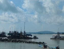Aktivitas Ponton Liar Kembali Marak, Objek Wisata Pantai Tongaci, Kota Sungailiat Terancam Hancur