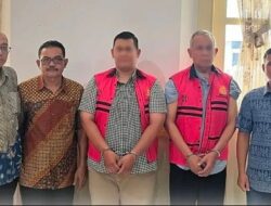 Detik-detik Ketua Koni Kota Kediri (Kwin Atmoko) dan Wakil Bendahara (Arif Wibowo) di Tahan Kejari Korupsi dana Hibah