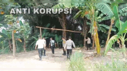 Kapolsek Kandangan Iptu Winarto Siswomiharjo Beserta Anggota Bakar Arena Perjudian Sabung Ayam di Jeruk Wangi