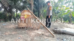 Kapolsek Kandangan Iptu Winarto Siswomiharjo Alhasil Membongkar dan Membakar Arena Perjudian Sabung Ayam