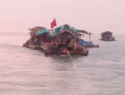 Kasat Polairud Bangka Barat, Iptu Yudi Lasmono Amankan 7 Ponton di perairan teluk inggris.